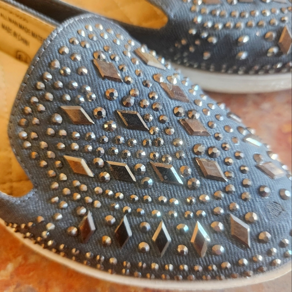 Cute pair of casual slip on shoes.